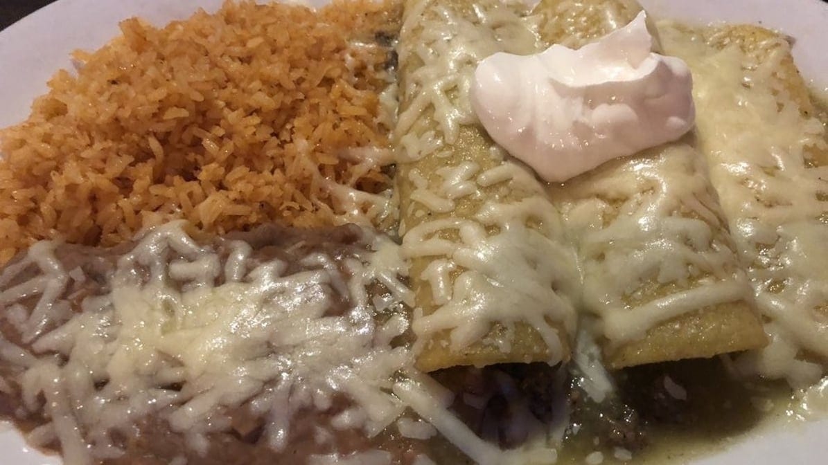 Enchiladas Verdes / Rojas.